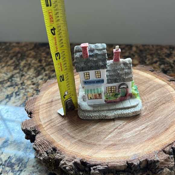 Hand Painted Cottages - Picture 13 of 16